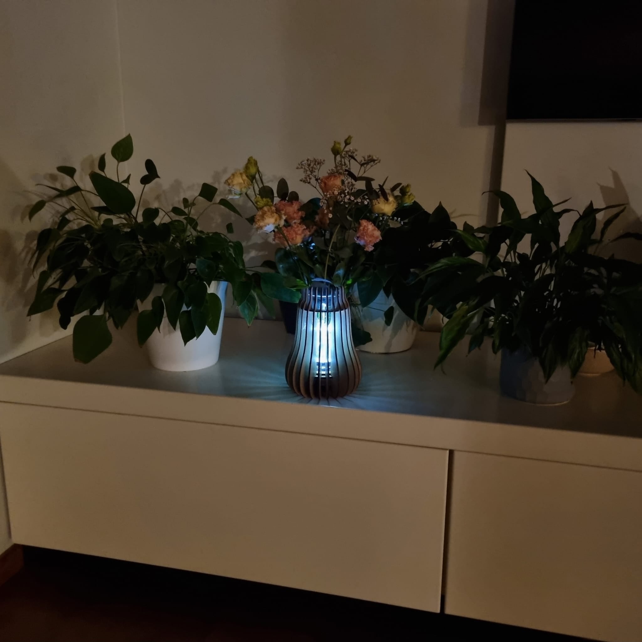 LED svetleča lesena vaza - Drop vase