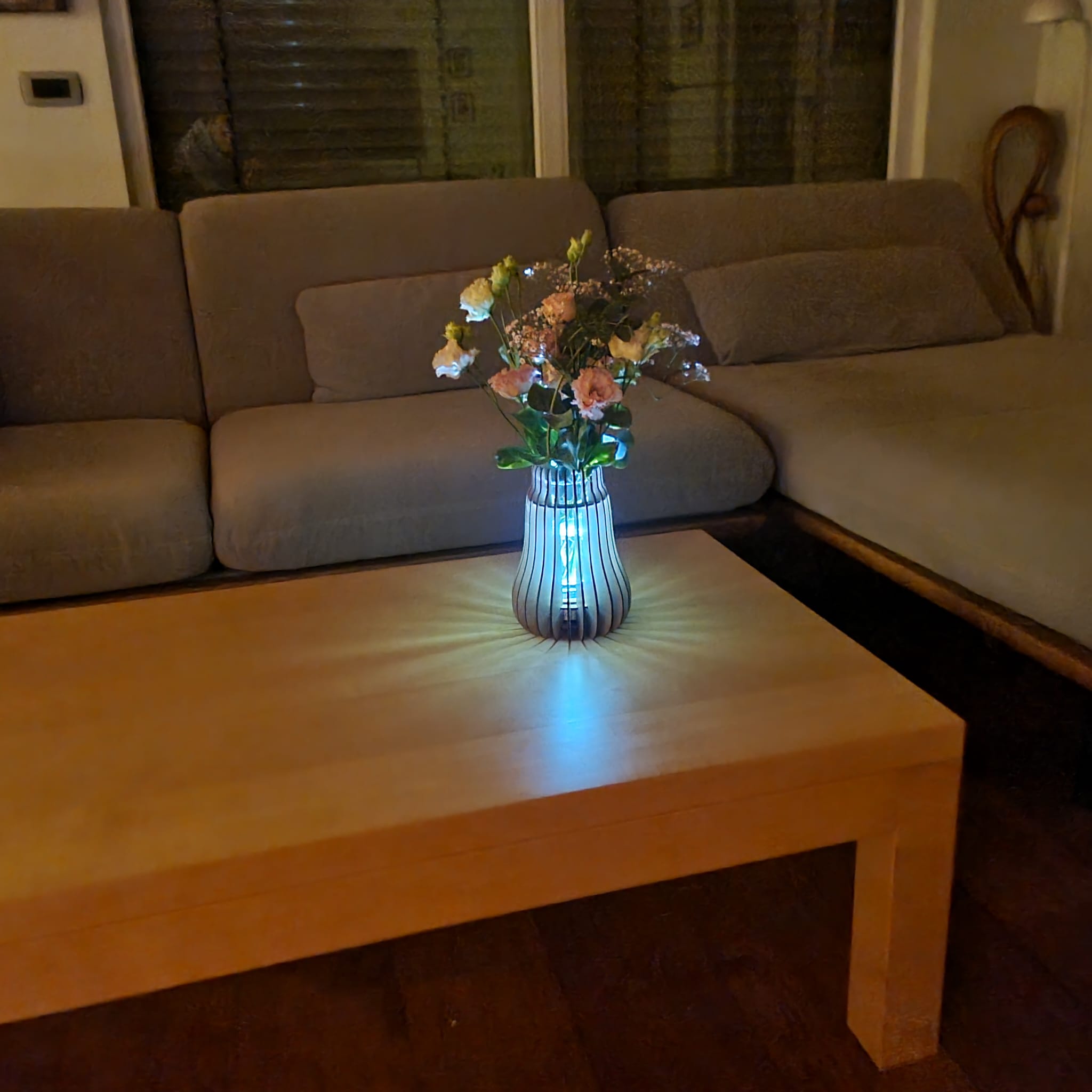 LED svetleča lesena vaza - Drop vase