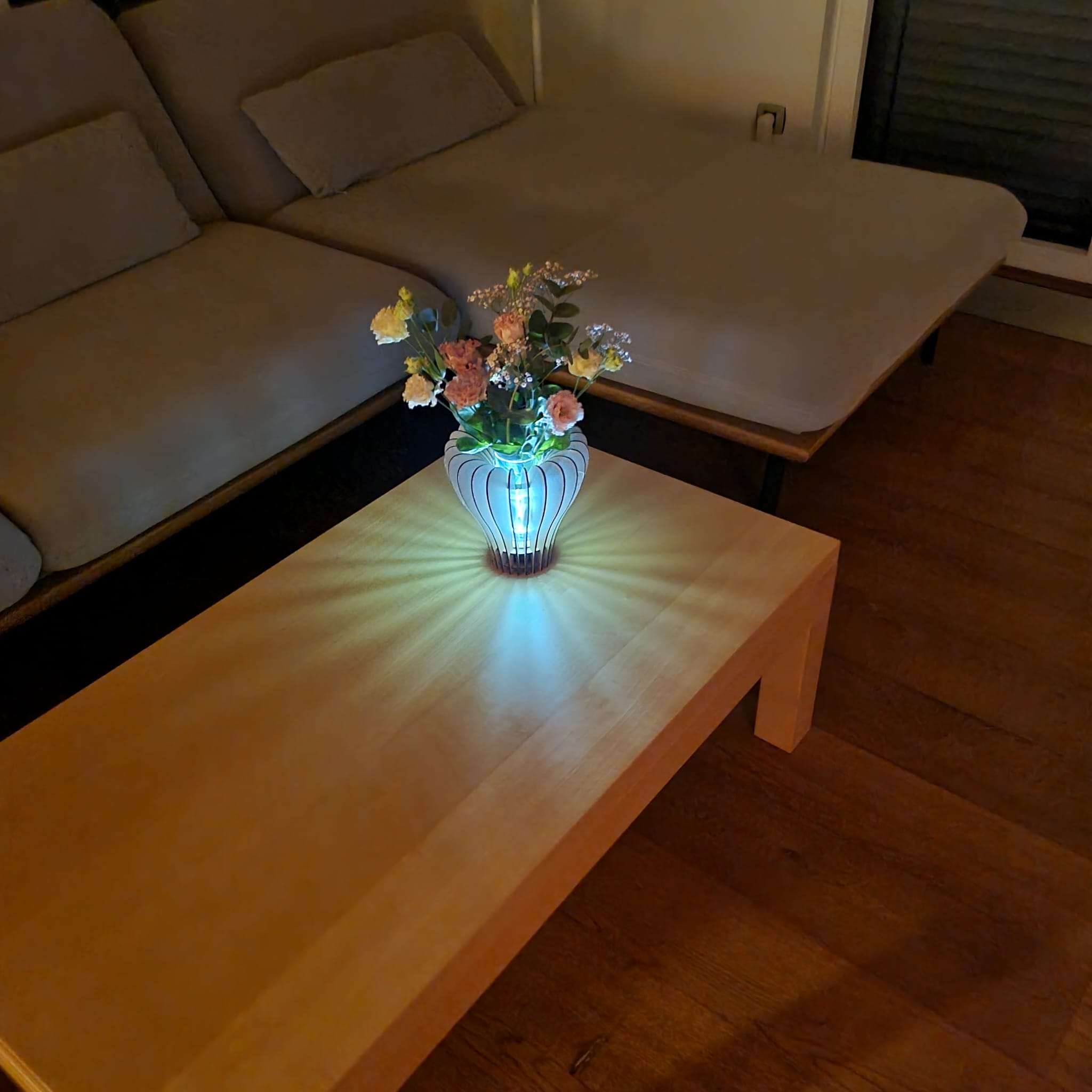 LED svetleča lesena vaza - Flower vase