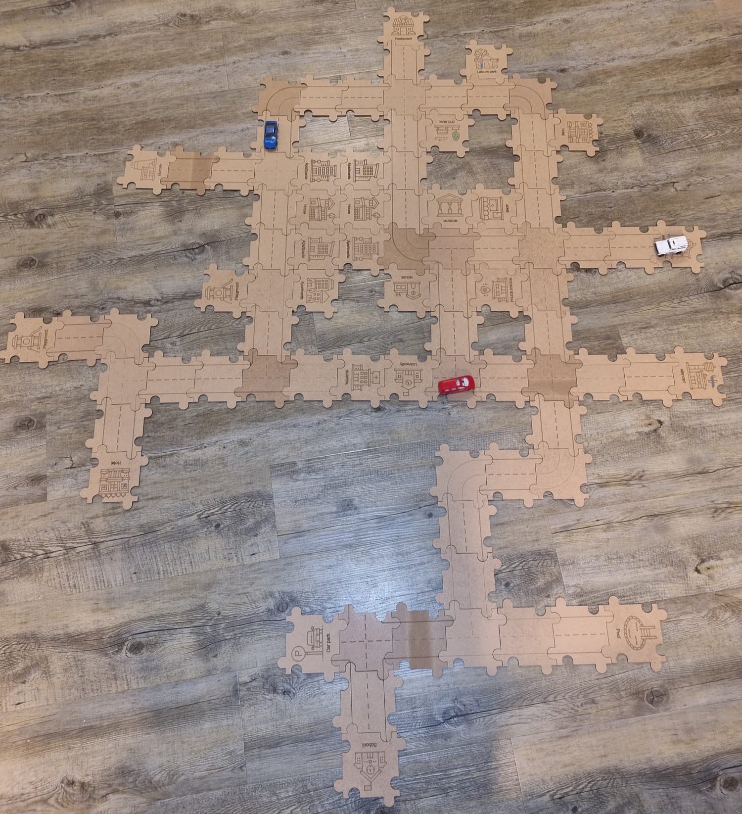Igrača Leseni puzzli - mesto in cesta