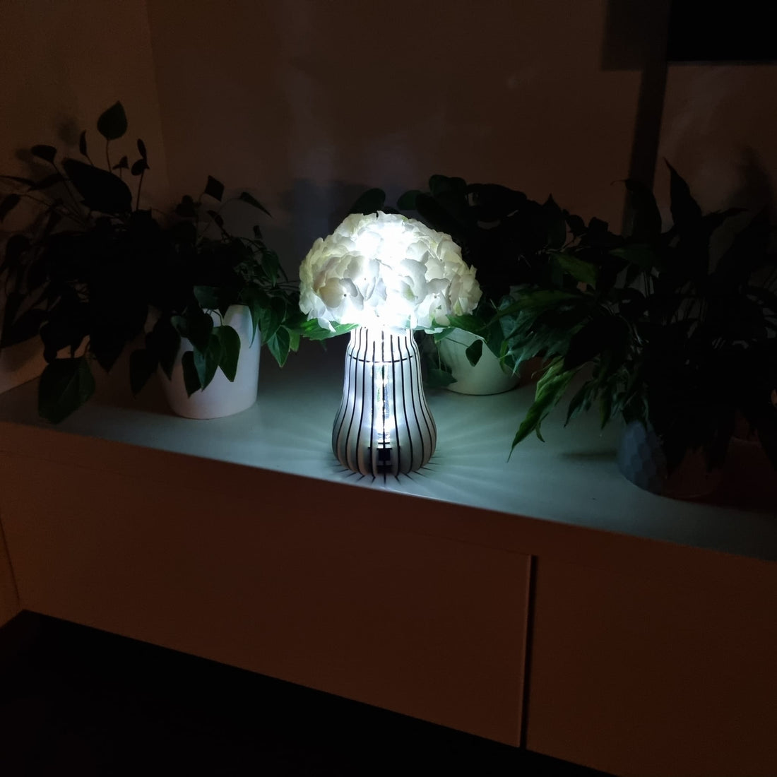 LED svetleča lesena vaza - Drop vase
