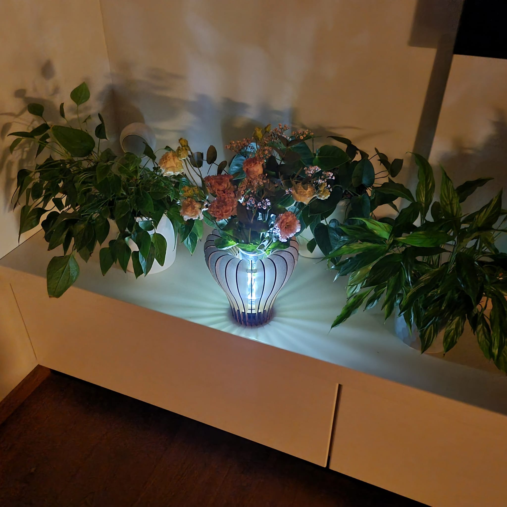 LED svetleča lesena vaza - Flower vase