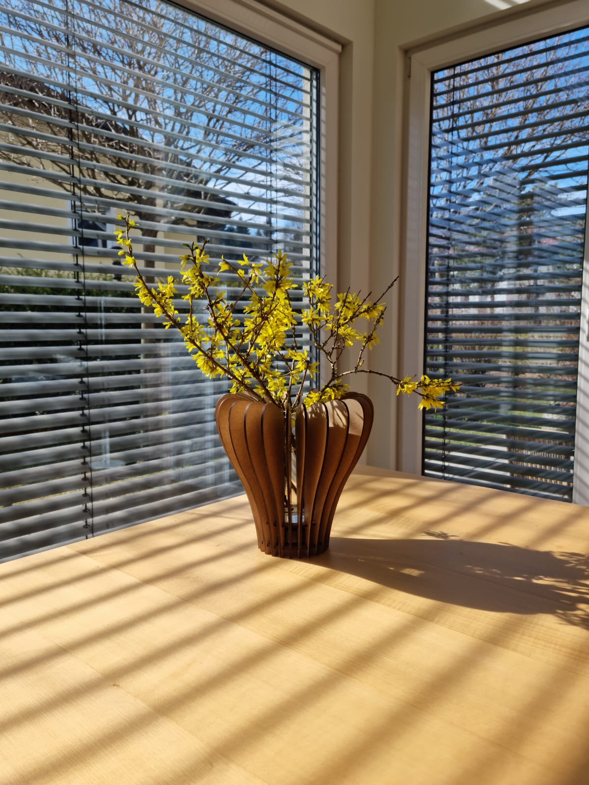 LED svetleča lesena vaza - Flower vase